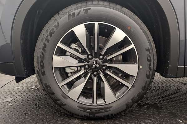 2025 Mitsubishi Outlander LS ZM