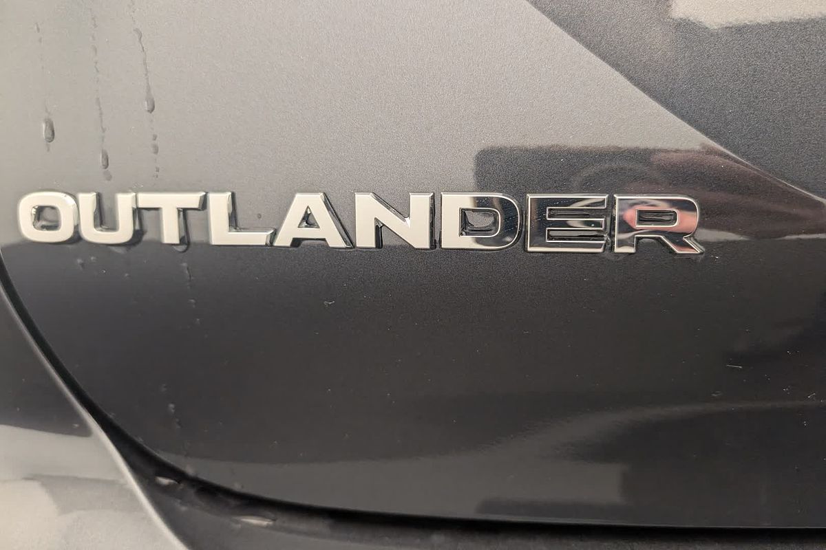 2025 Mitsubishi Outlander LS ZM
