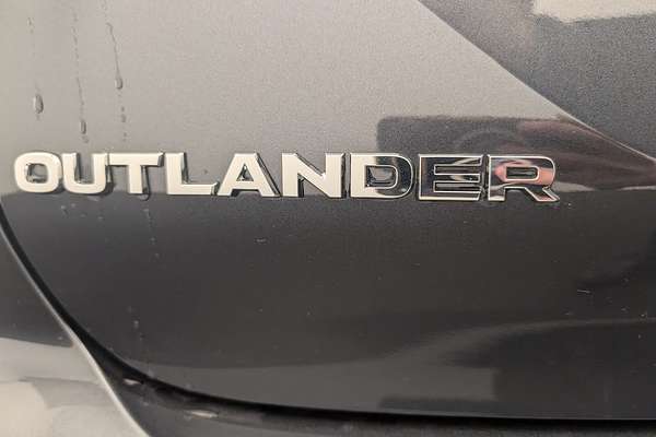 2025 Mitsubishi Outlander LS ZM