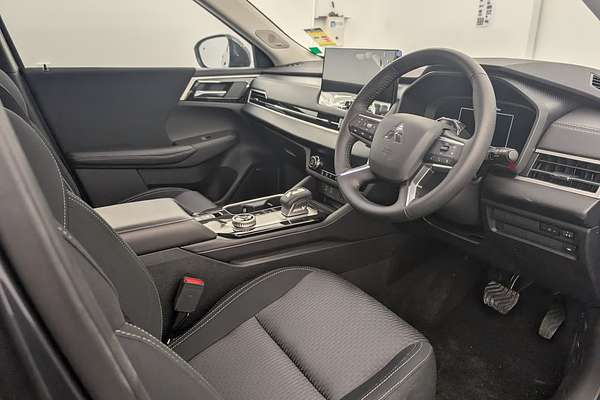 2025 Mitsubishi Outlander LS ZM