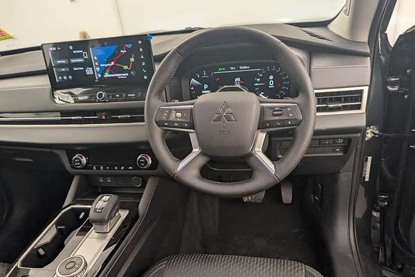 2025 Mitsubishi Outlander LS ZM