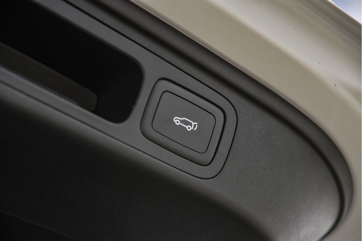 2025 MG HS Hybrid+ Essence AS33H