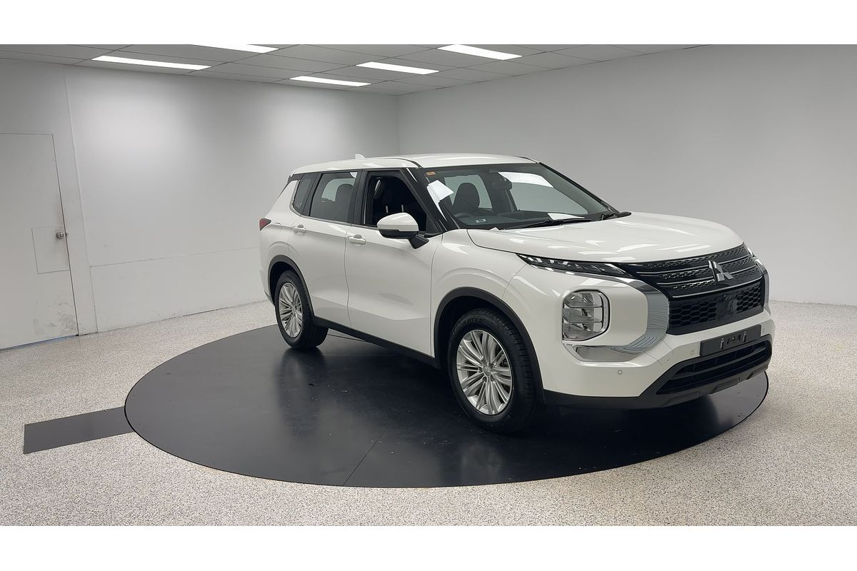 2023 Mitsubishi Outlander ES ZM