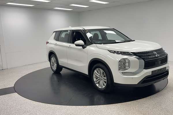 2023 Mitsubishi Outlander ES ZM