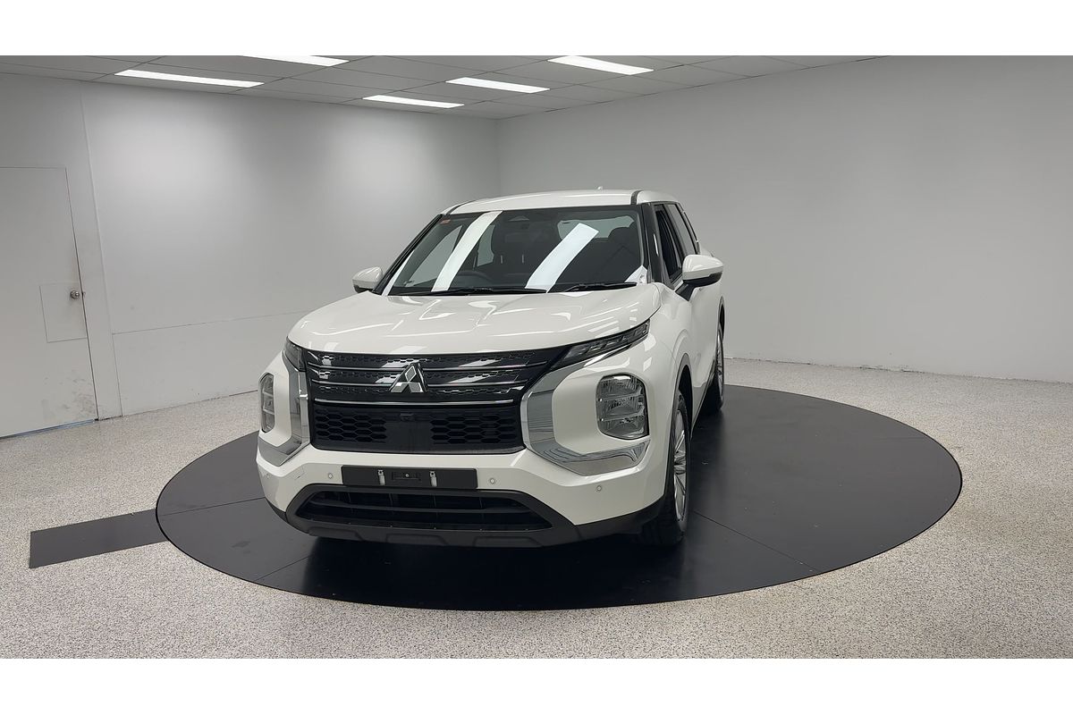 2023 Mitsubishi Outlander ES ZM