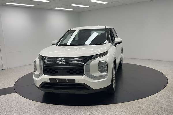2023 Mitsubishi Outlander ES ZM