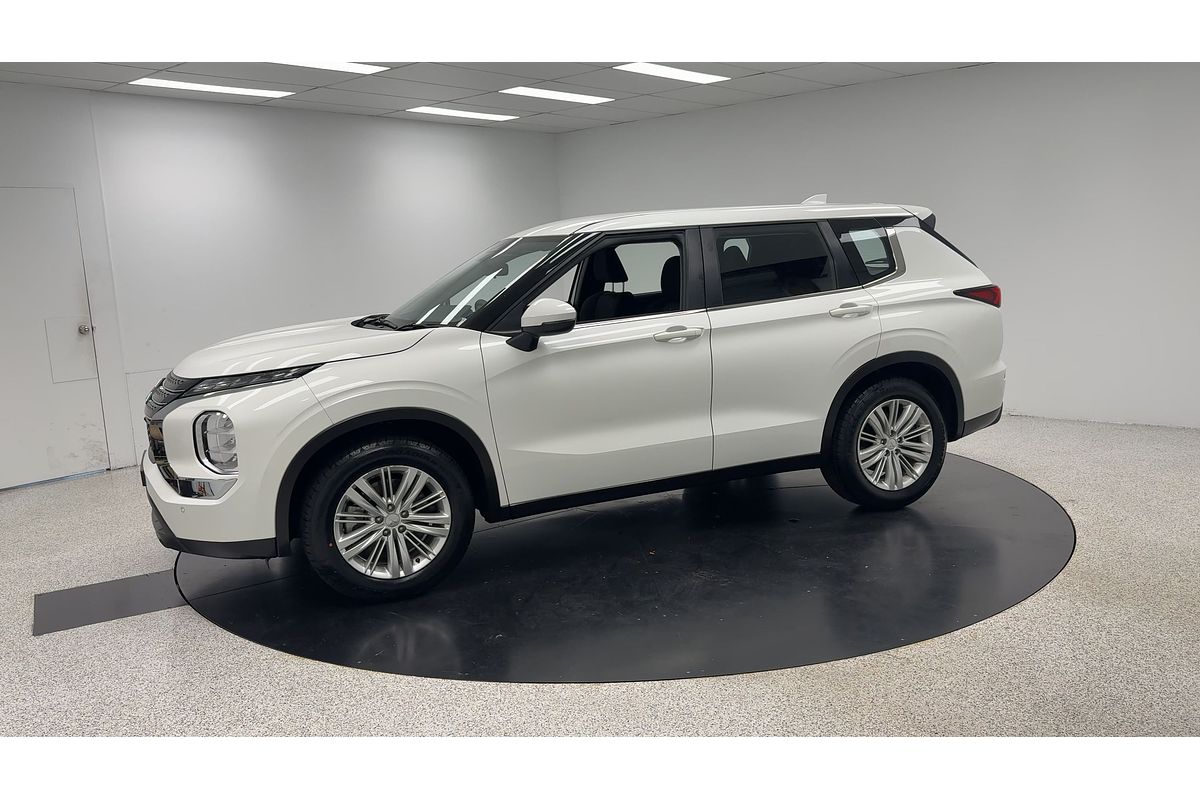 2023 Mitsubishi Outlander ES ZM