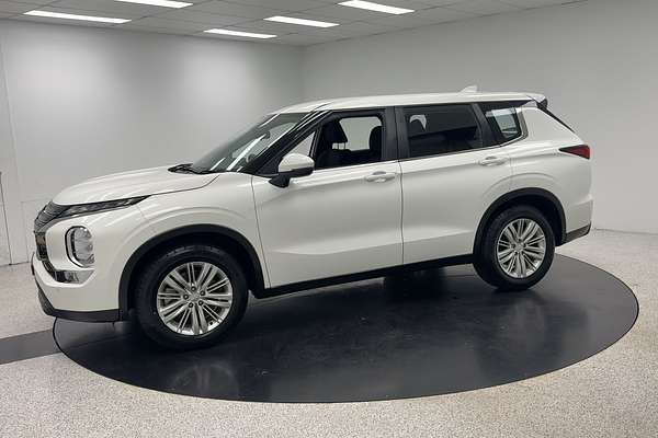 2023 Mitsubishi Outlander ES ZM