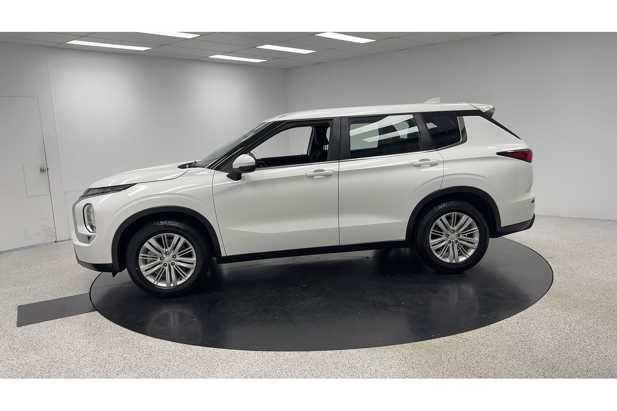 2023 Mitsubishi Outlander ES ZM