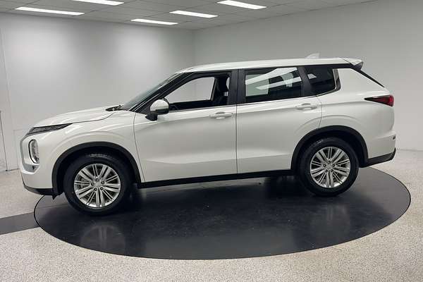 2023 Mitsubishi Outlander ES ZM