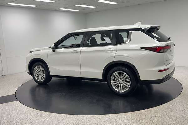 2023 Mitsubishi Outlander ES ZM