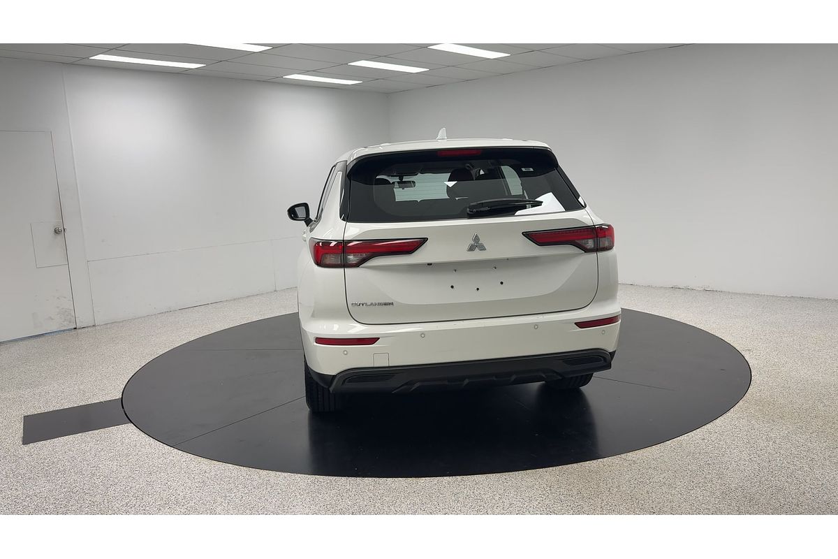 2023 Mitsubishi Outlander ES ZM