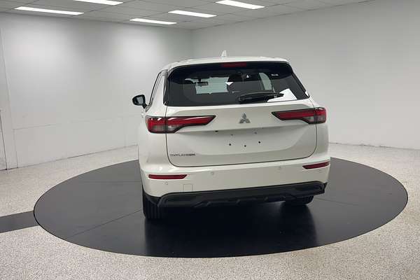 2023 Mitsubishi Outlander ES ZM