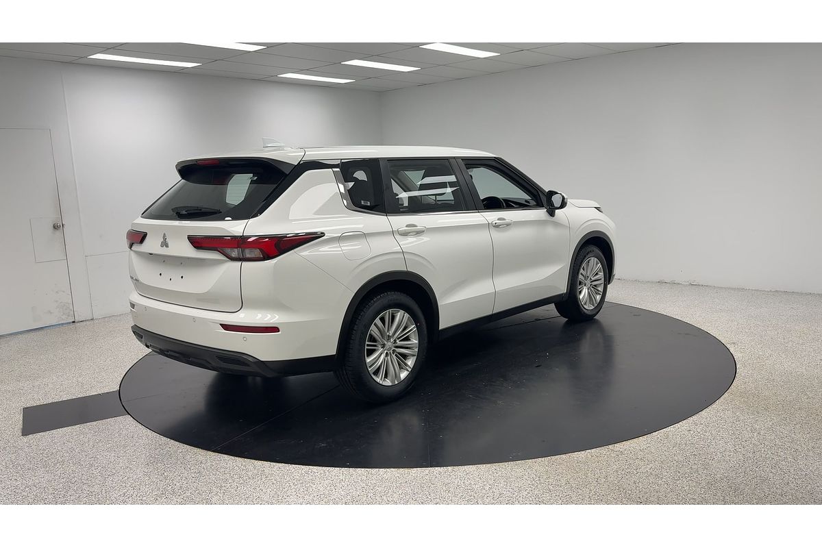 2023 Mitsubishi Outlander ES ZM