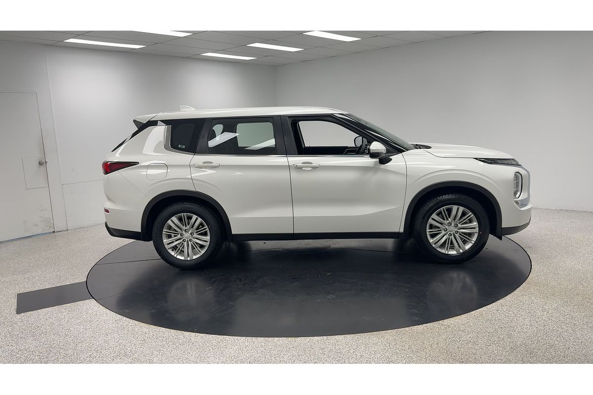 2023 Mitsubishi Outlander ES ZM