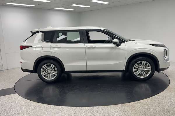 2023 Mitsubishi Outlander ES ZM