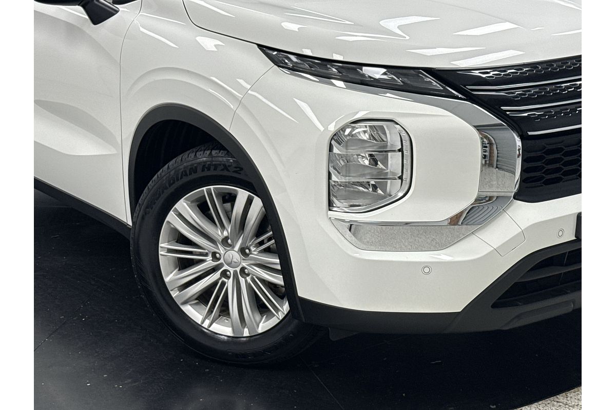 2023 Mitsubishi Outlander ES ZM