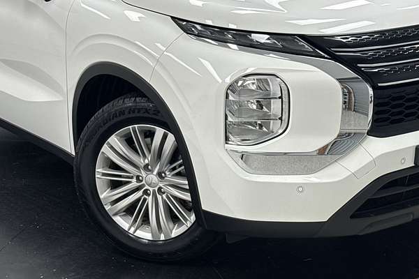 2023 Mitsubishi Outlander ES ZM