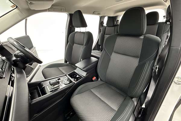 2023 Mitsubishi Outlander ES ZM