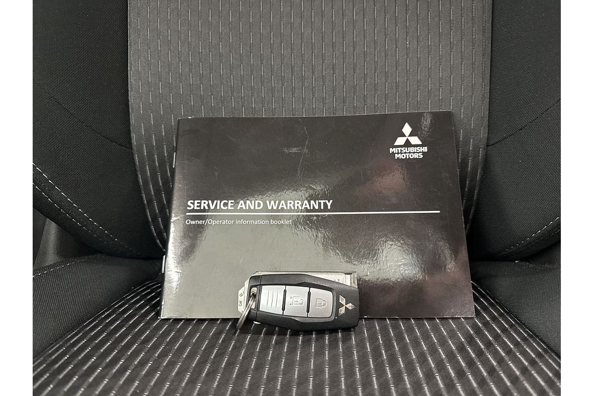 2023 Mitsubishi Outlander ES ZM