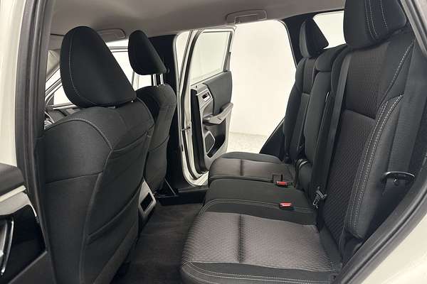 2023 Mitsubishi Outlander ES ZM