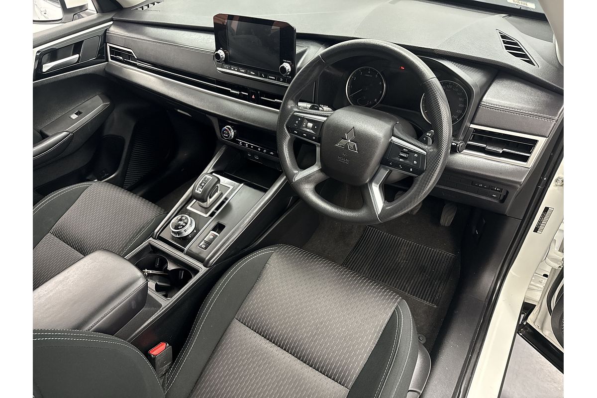 2023 Mitsubishi Outlander ES ZM