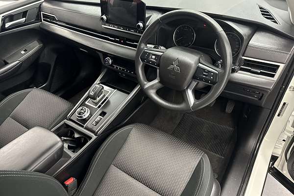 2023 Mitsubishi Outlander ES ZM