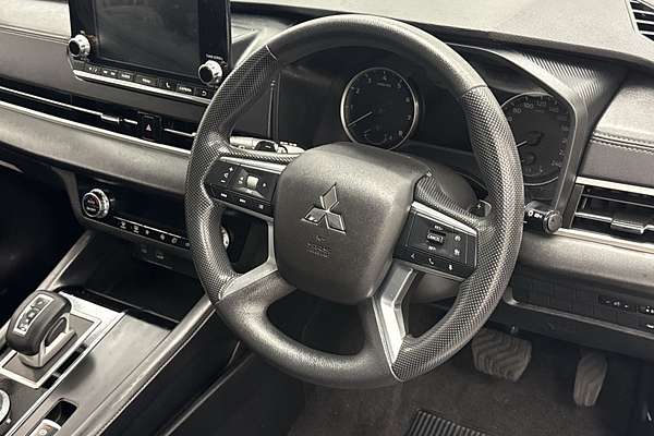 2023 Mitsubishi Outlander ES ZM