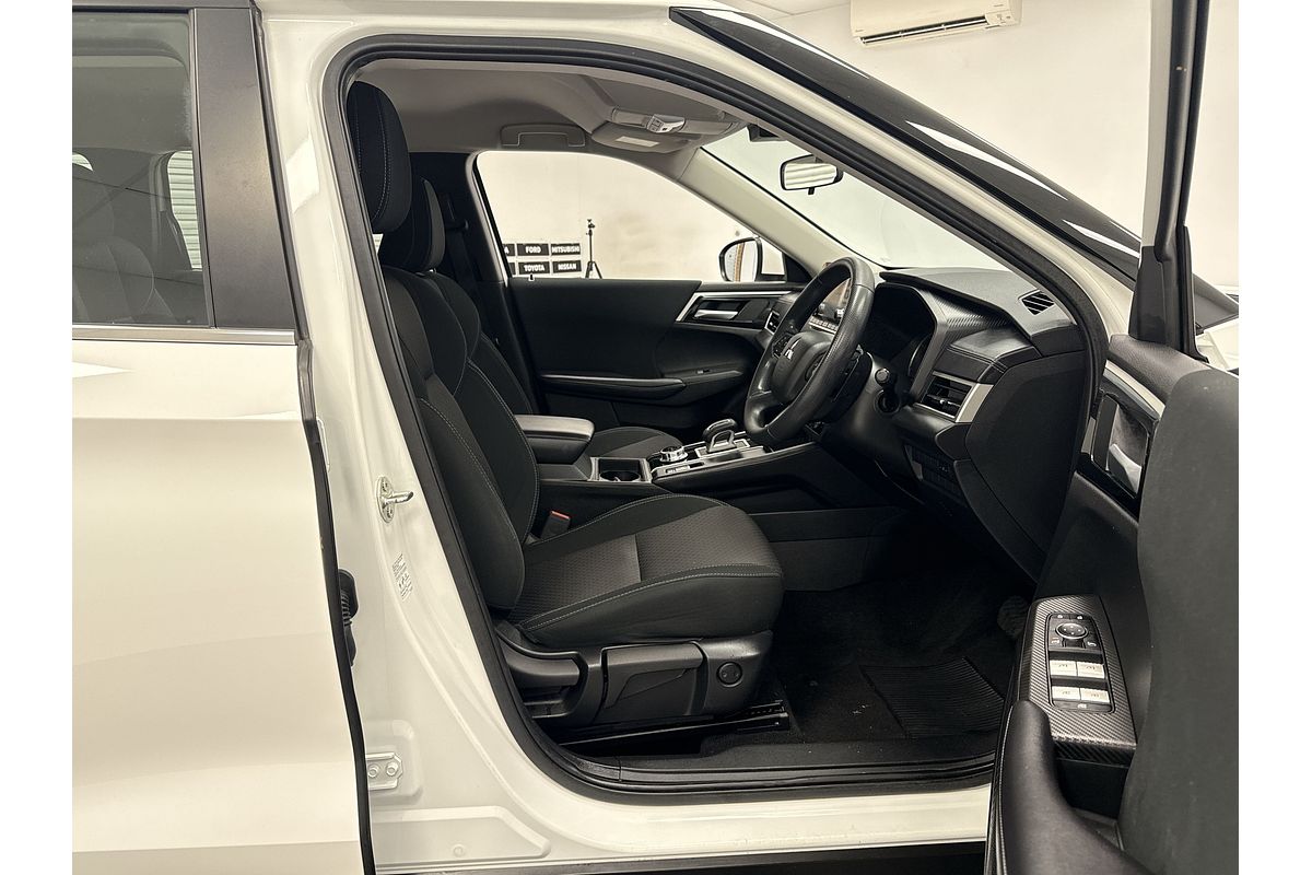 2023 Mitsubishi Outlander ES ZM
