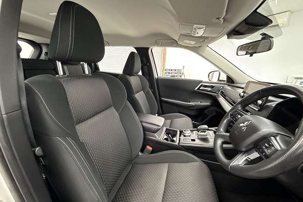 2023 Mitsubishi Outlander ES ZM