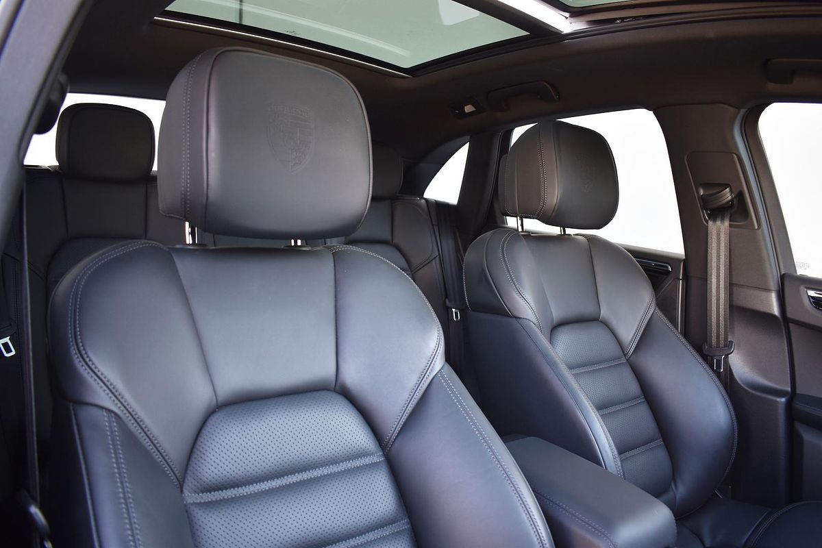 2023 Porsche Macan T 95B