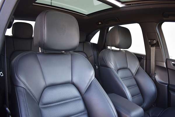 2023 Porsche Macan T 95B