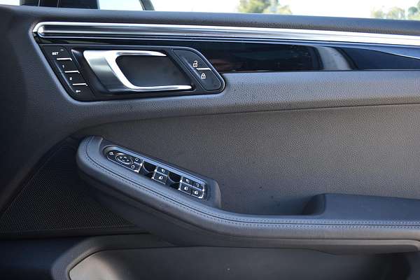 2023 Porsche Macan T 95B