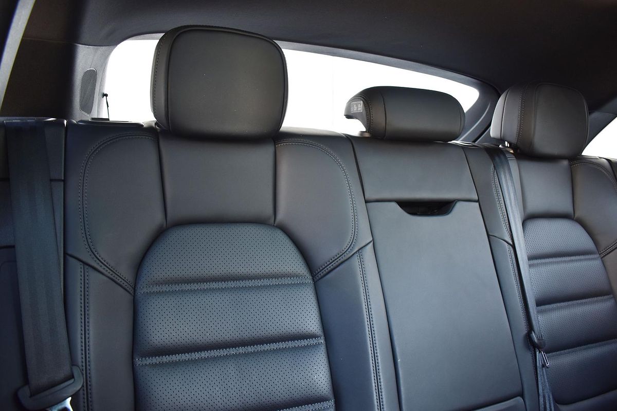 2023 Porsche Macan T 95B