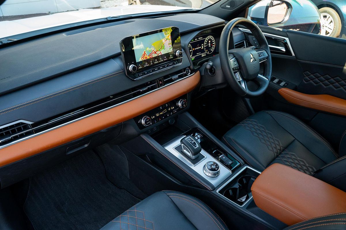 2024 Mitsubishi Outlander PHEV Exceed Tourer ZM