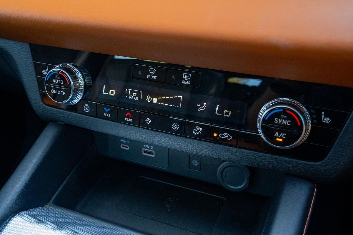 2024 Mitsubishi Outlander PHEV Exceed Tourer ZM