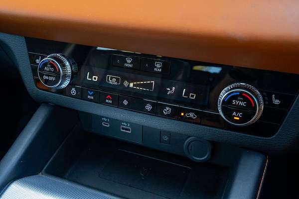 2024 Mitsubishi Outlander PHEV Exceed Tourer ZM