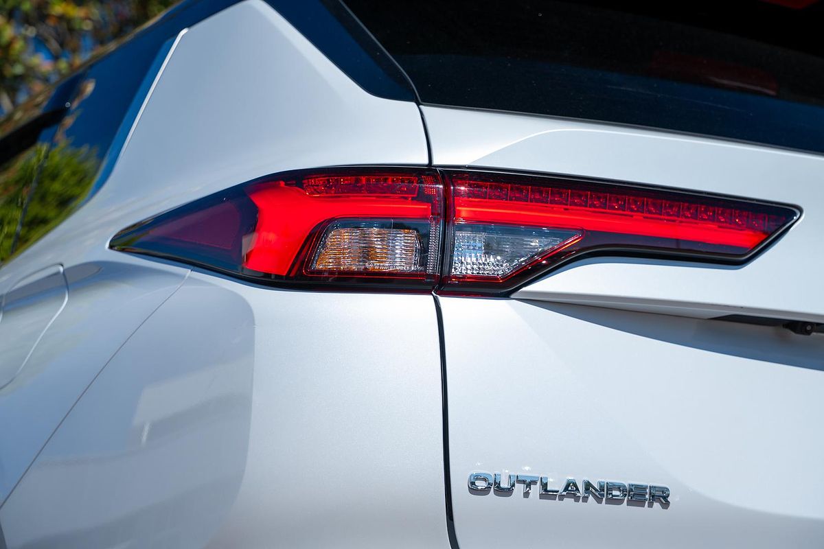2024 Mitsubishi Outlander PHEV Exceed Tourer ZM