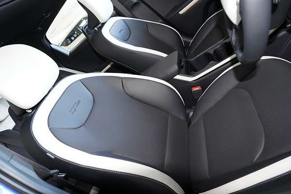 2025 Kia K4 GT-Line CL4m