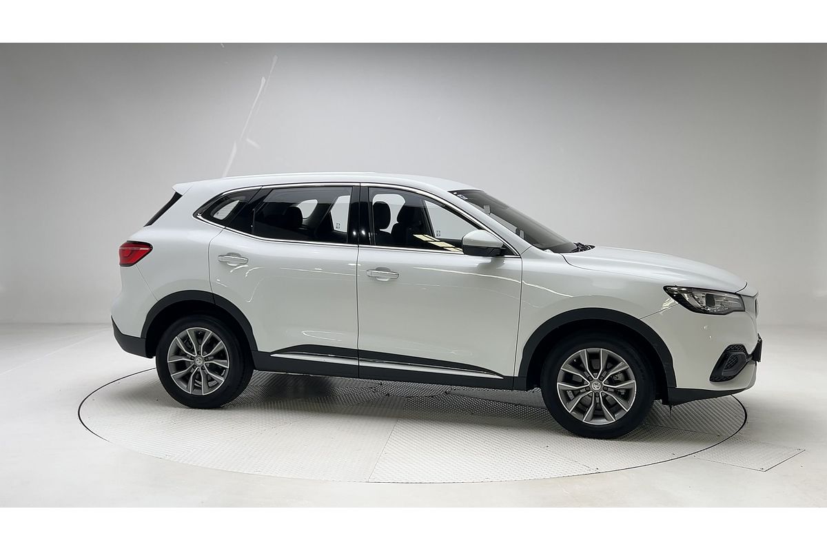 2022 MG HS Core SAS23