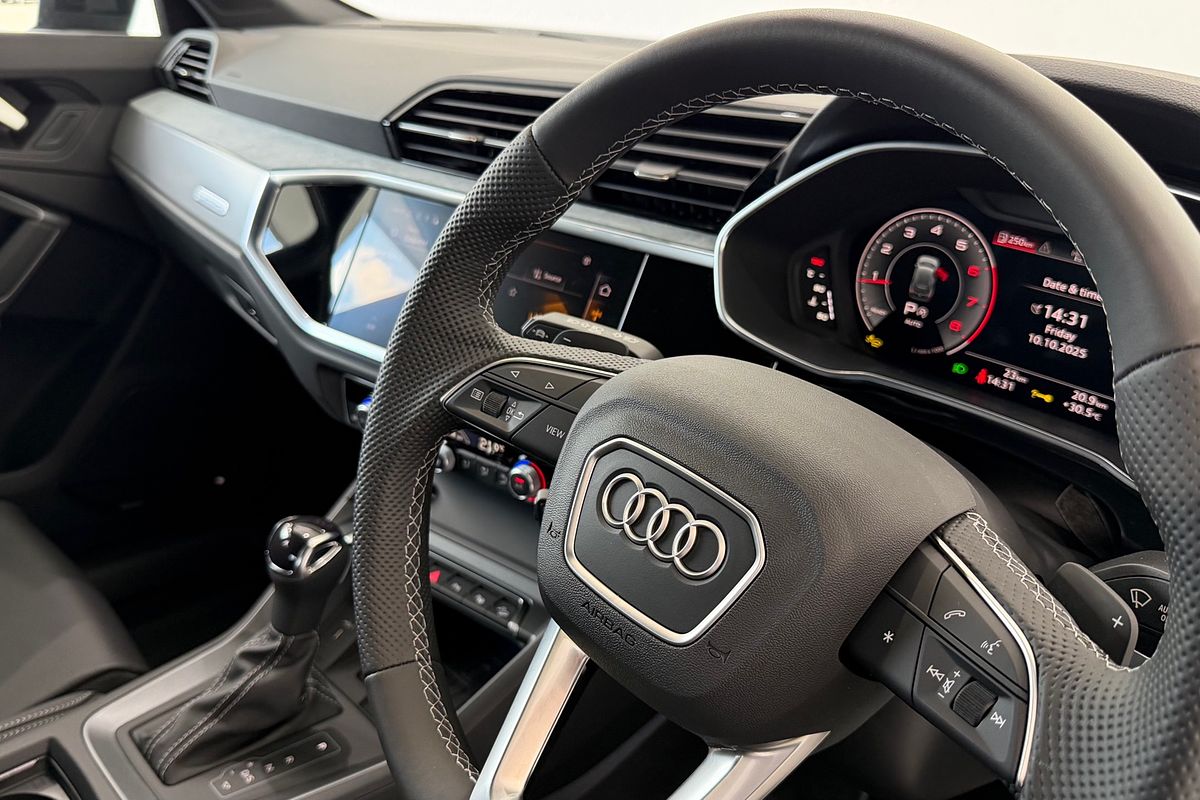 2025 Audi Q3 40 TFSI S line F3