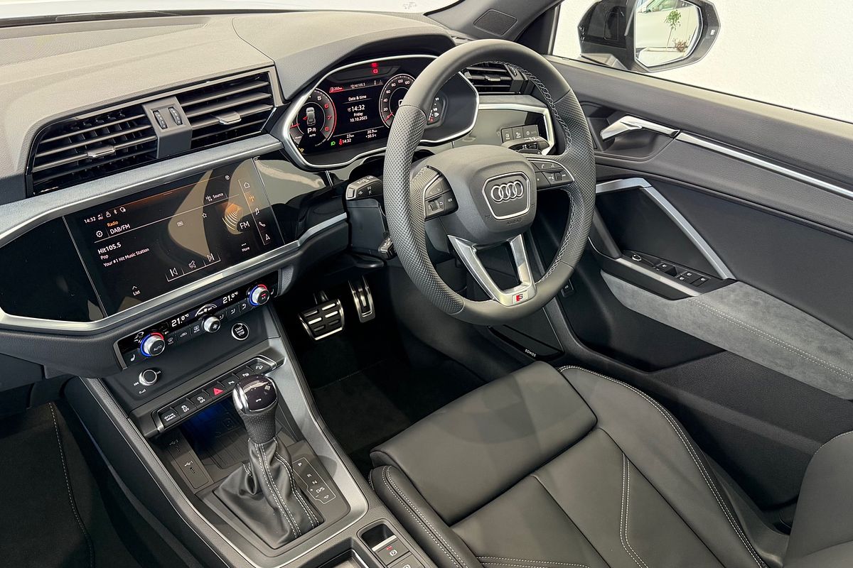 2025 Audi Q3 40 TFSI S line F3