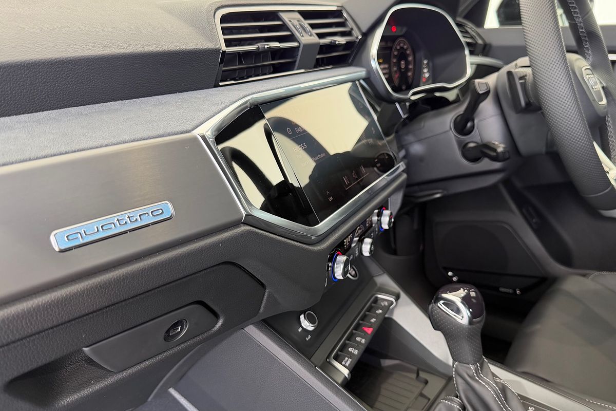 2025 Audi Q3 40 TFSI S line F3