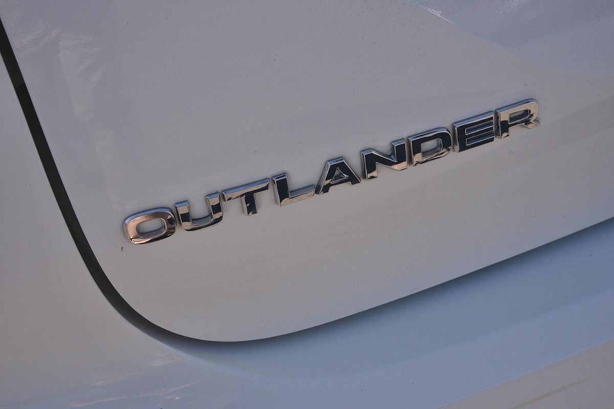 2024 Mitsubishi Outlander LS ZM