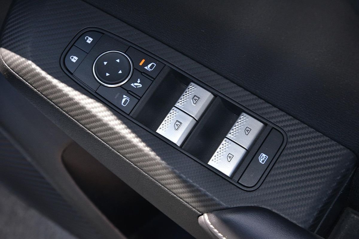 2024 Mitsubishi Outlander LS ZM