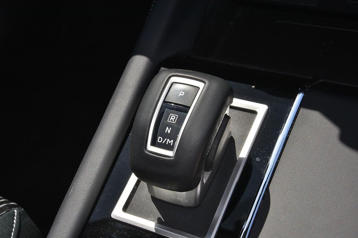 2024 Mitsubishi Outlander LS ZM