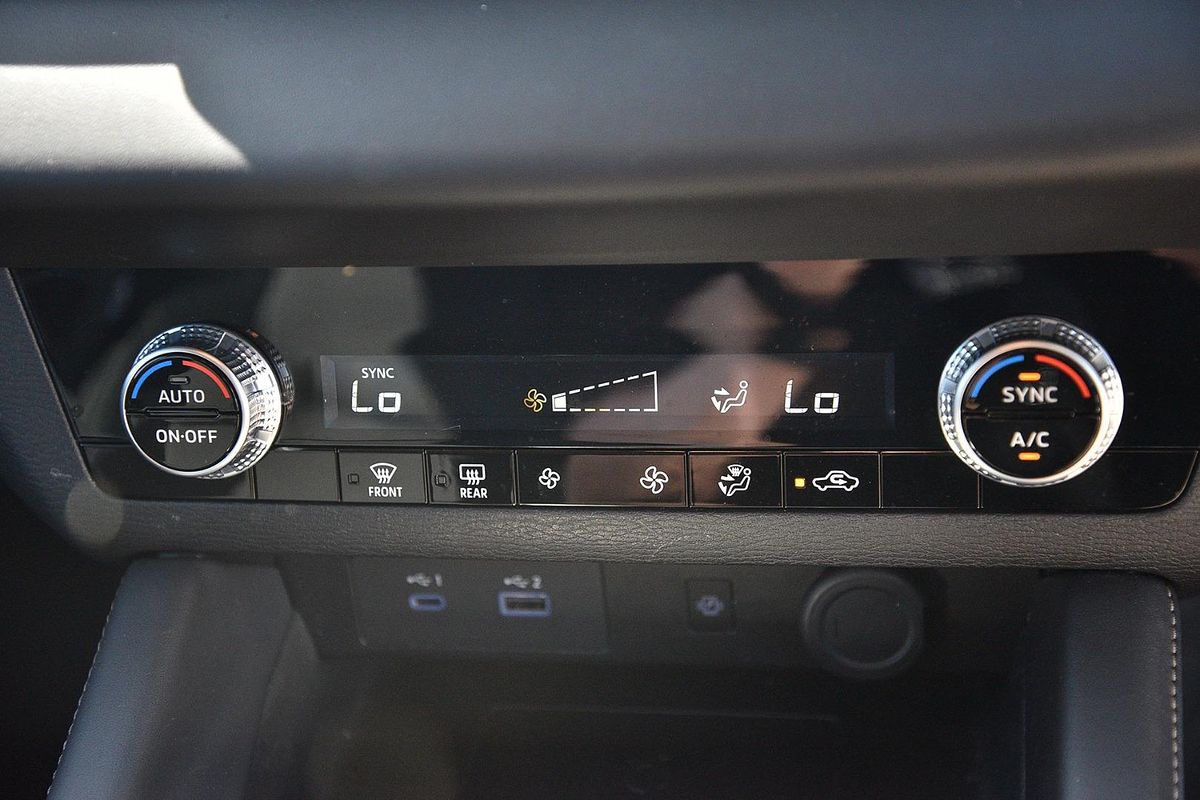 2024 Mitsubishi Outlander LS ZM