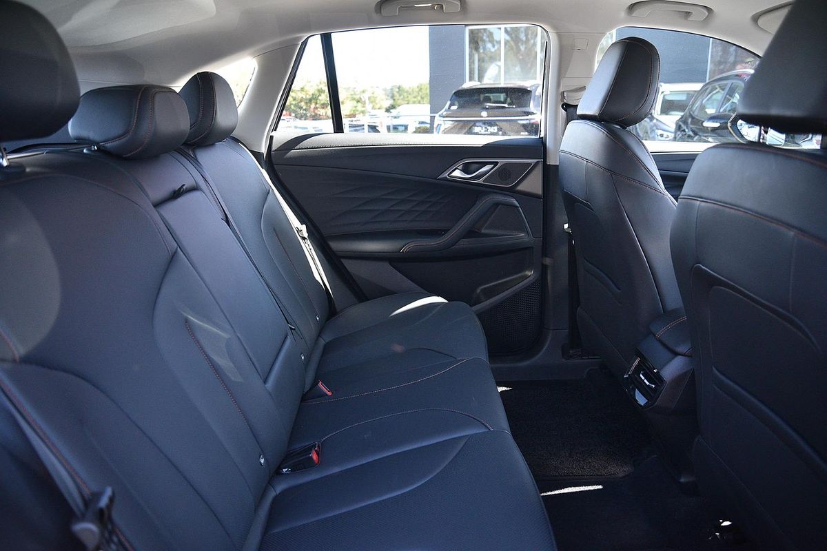 2025 MG HS Excite AS33