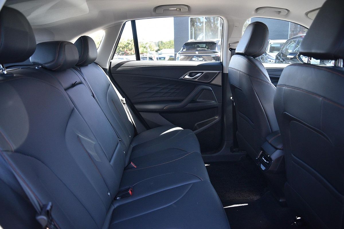 2025 MG HS Excite AS33