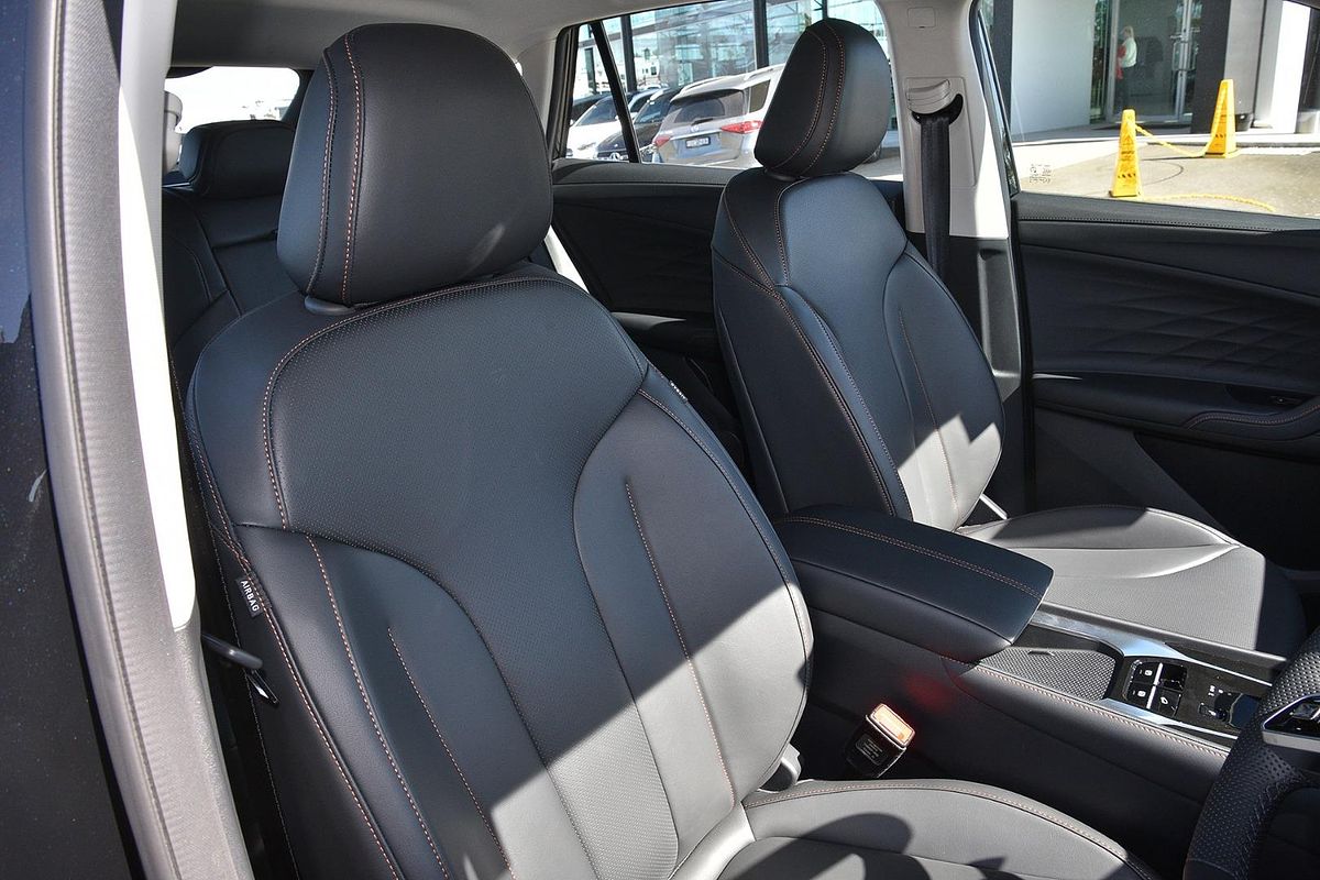 2025 MG HS Excite AS33